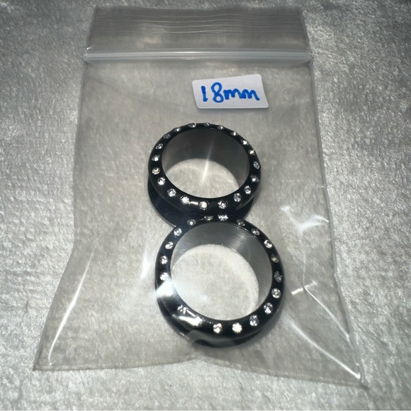 New 18 mm Ear Plugs piercings Earrings lobes never worn - Picture 3 of 6